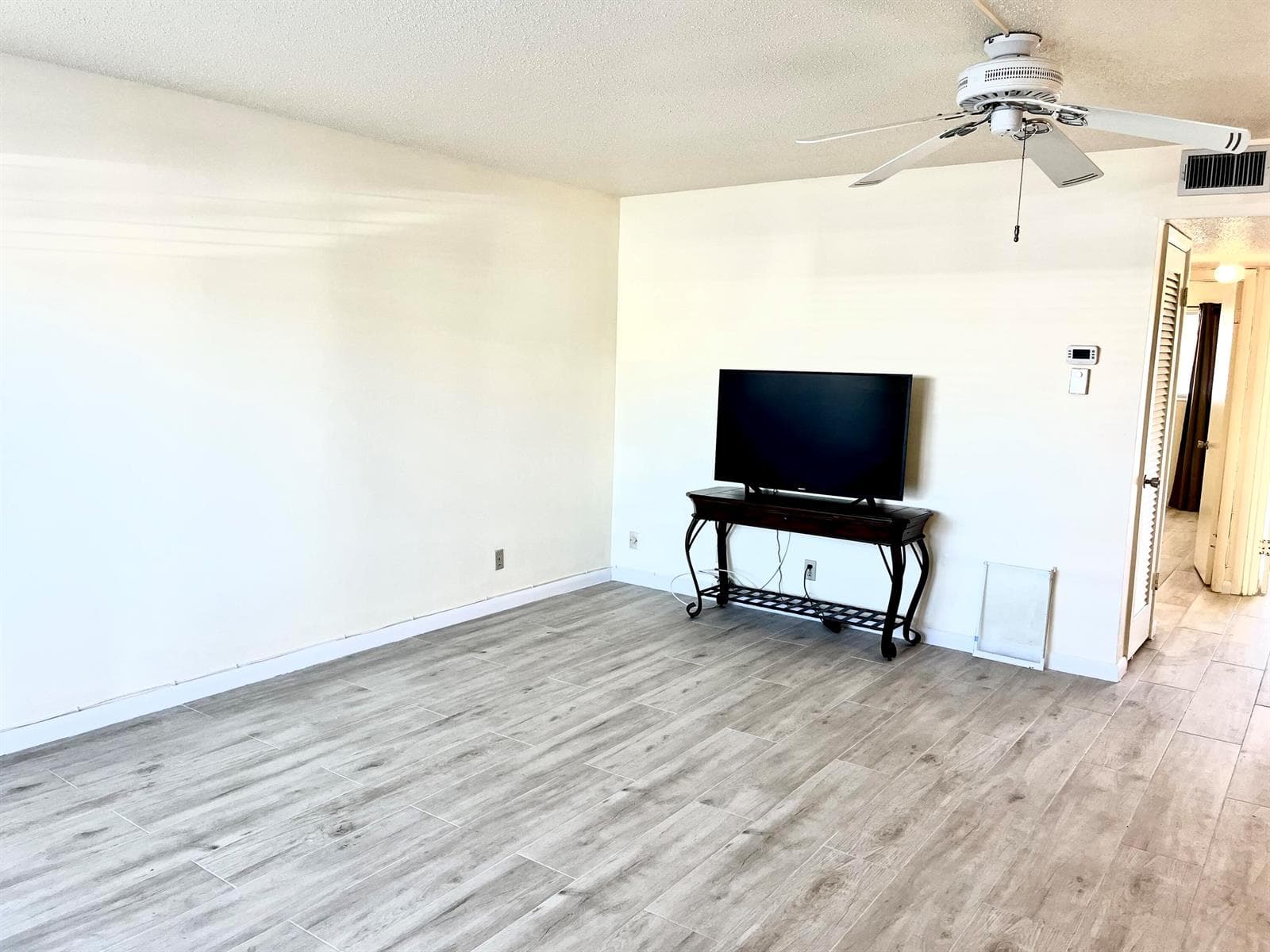 100 Doolen Court 112 photo 2