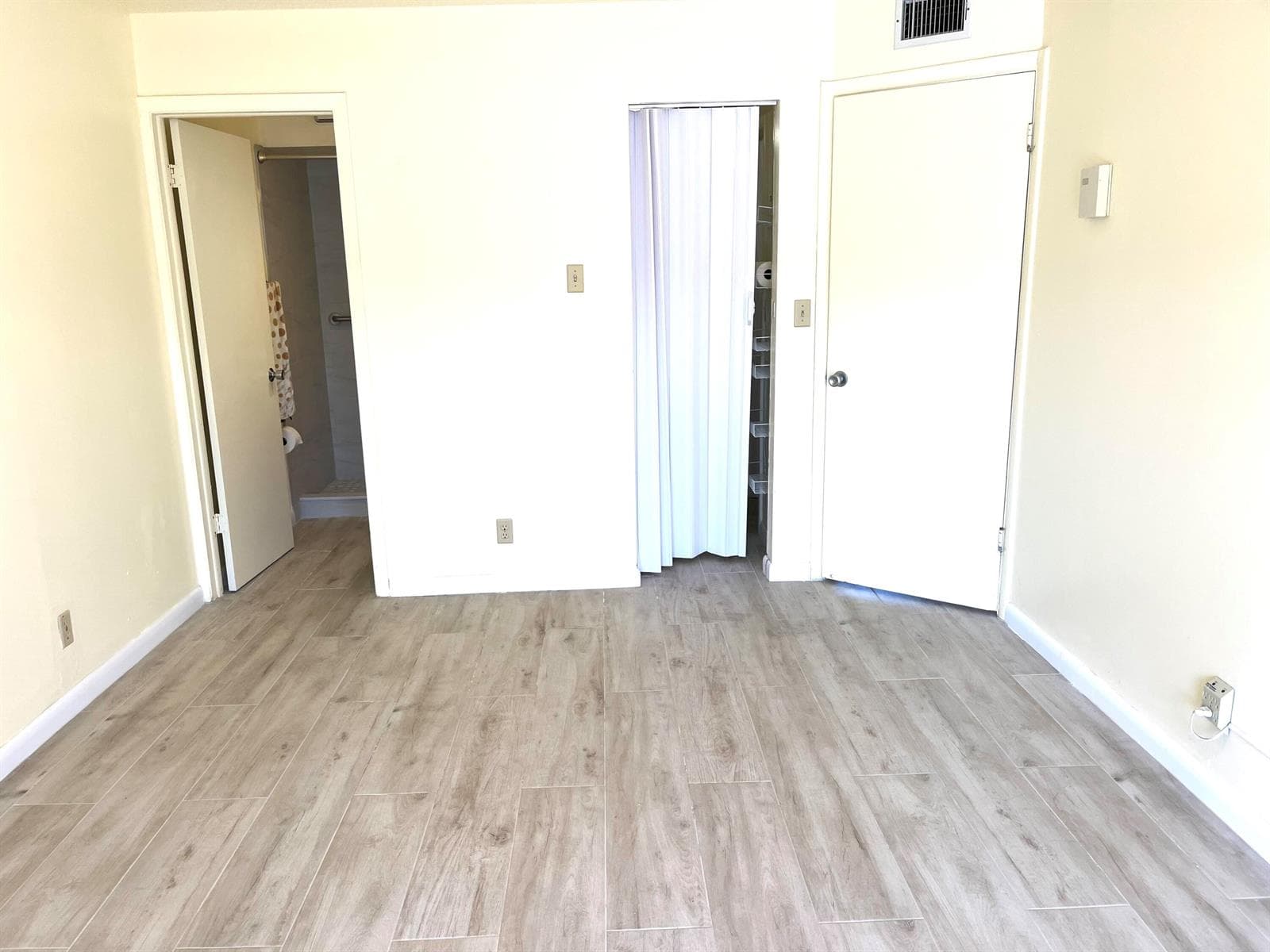 100 Doolen Court 112 photo 12