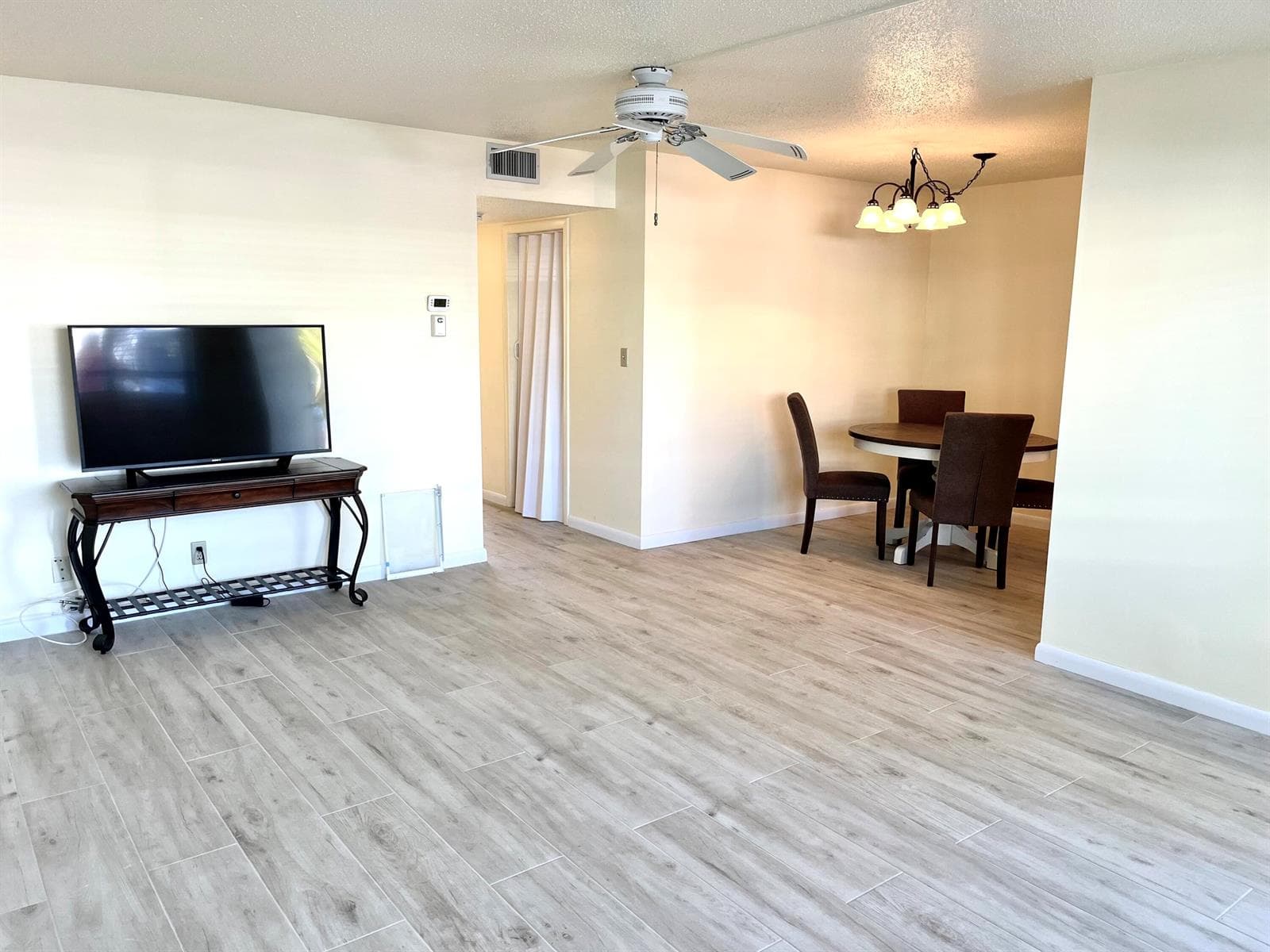 100 Doolen Court 112 photo 3