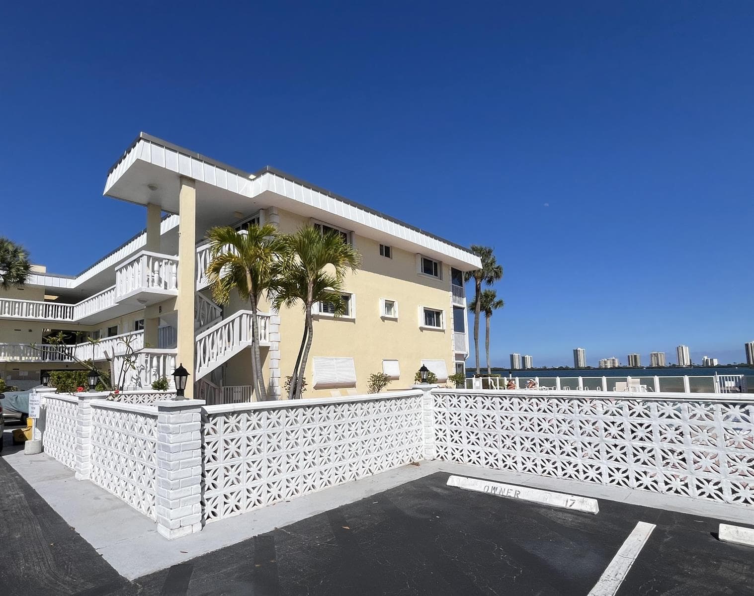 100 Doolen Court 112 photo 1