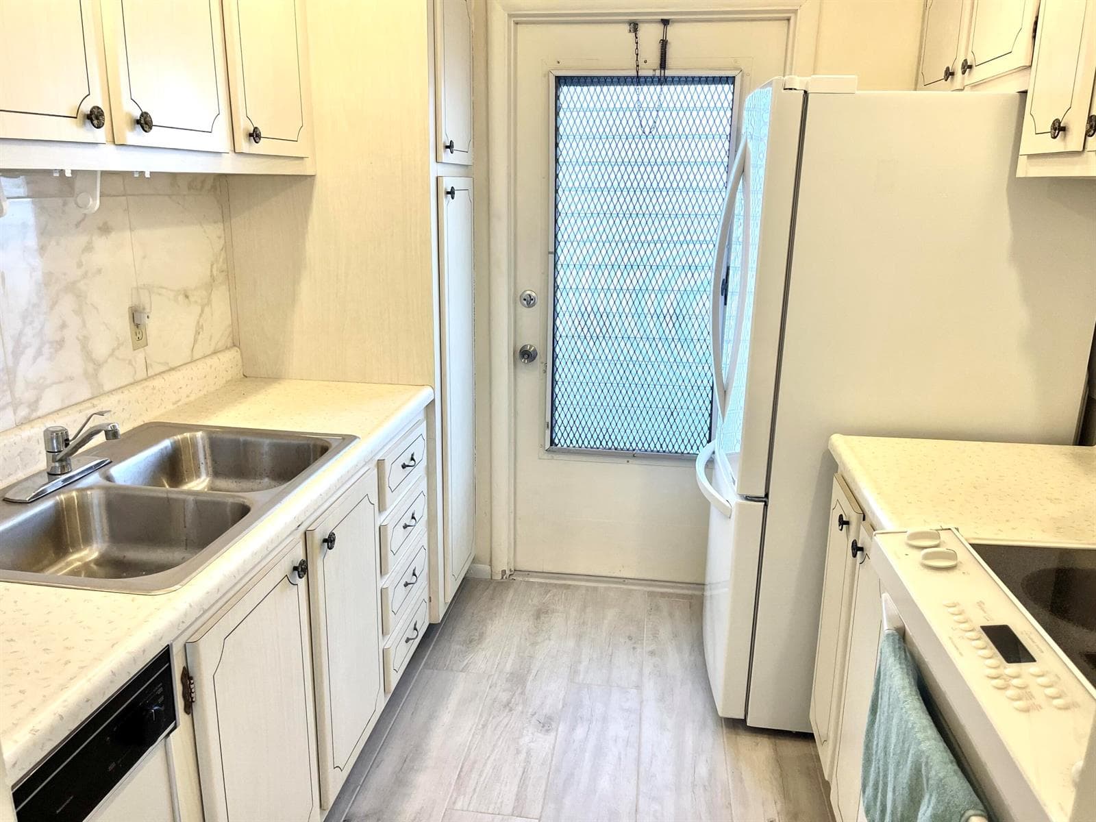 100 Doolen Court 112 photo 5