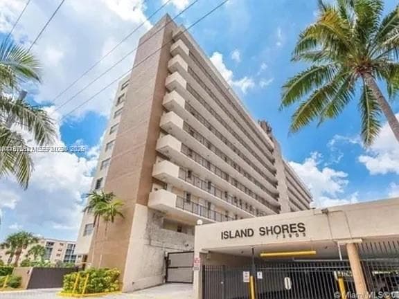 2903 Miami Beach Blvd 806 photo 4