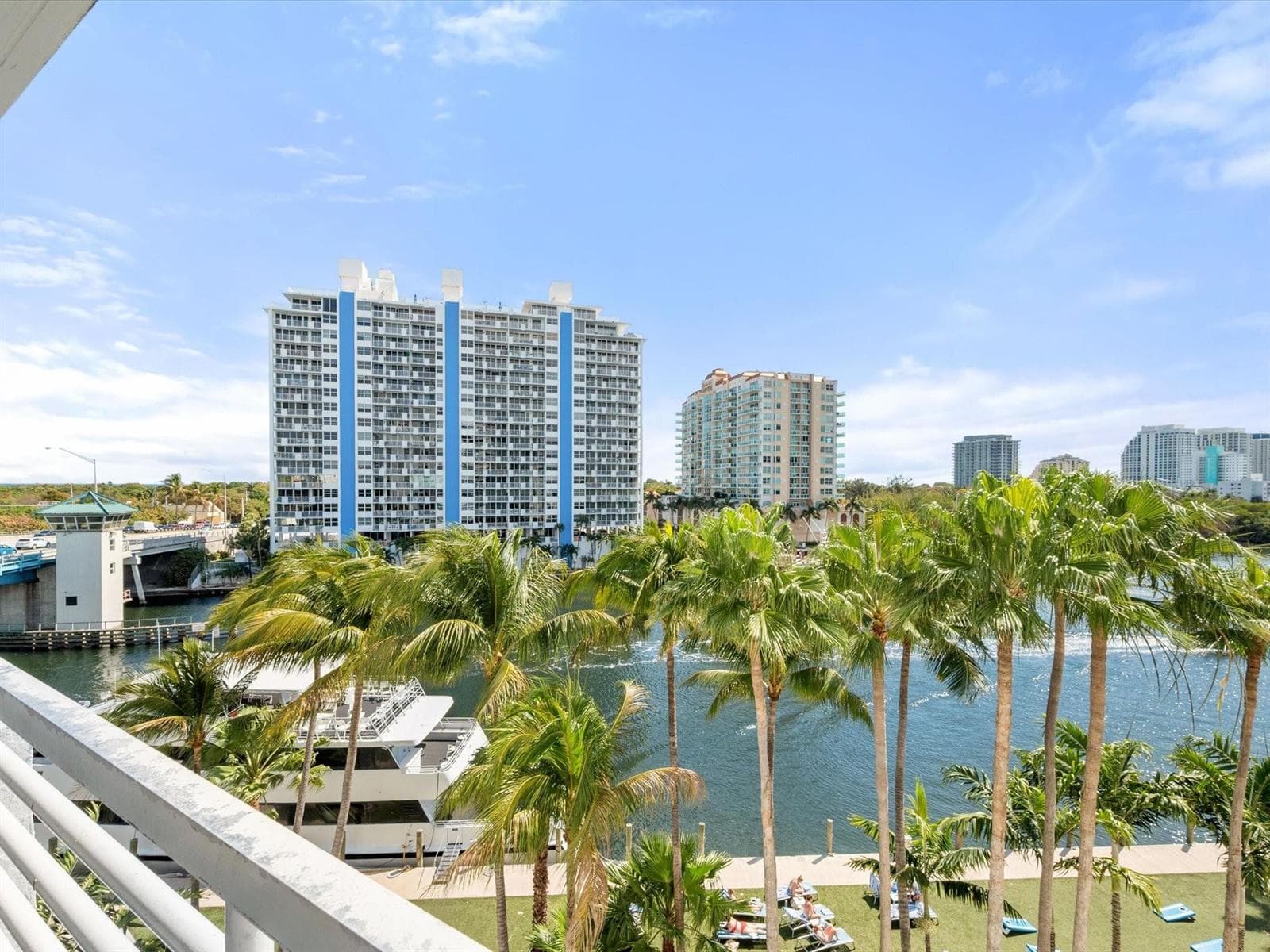 2670 E Sunrise Boulevard 524 photo 16