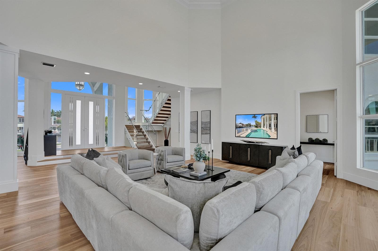 890 Lilac Drive photo 6