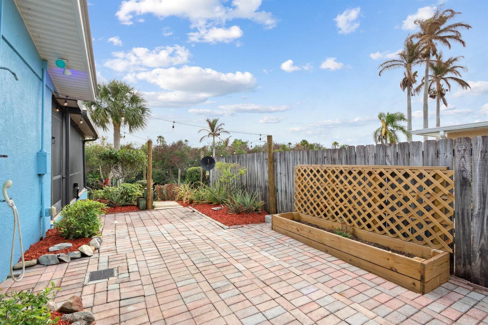 310 Holly Avenue photo 11