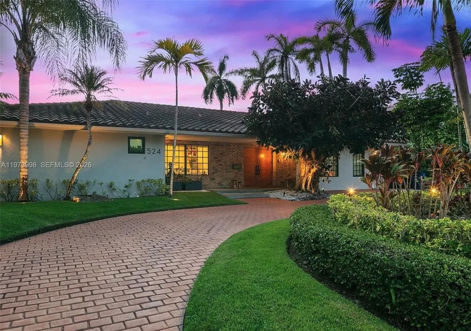 524 Oleander Dr photo 4