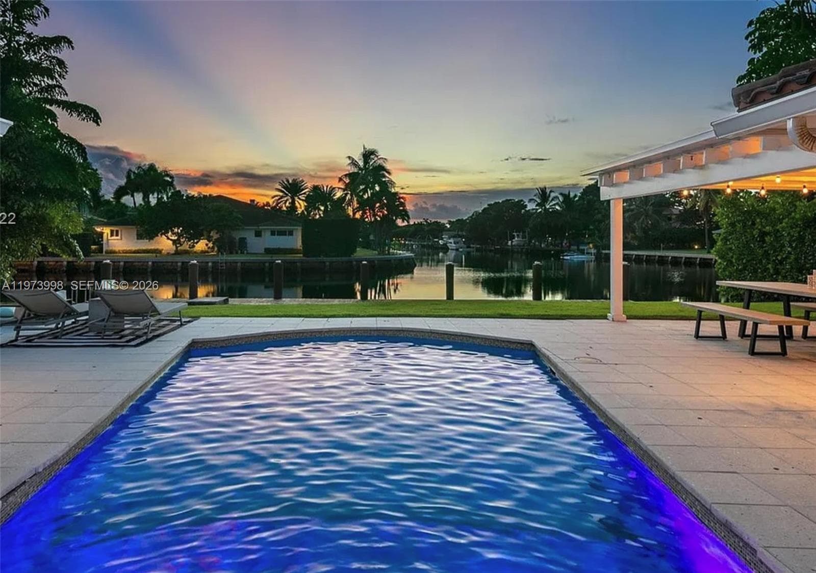 524 Oleander Dr photo 8