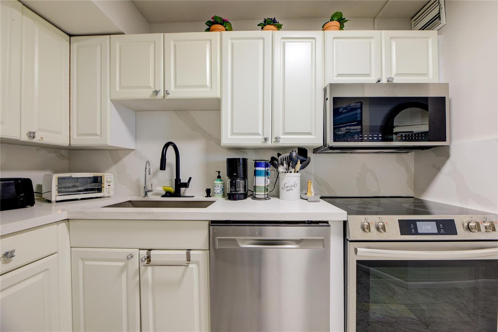 1 Las Olas Circle 1117 photo 13