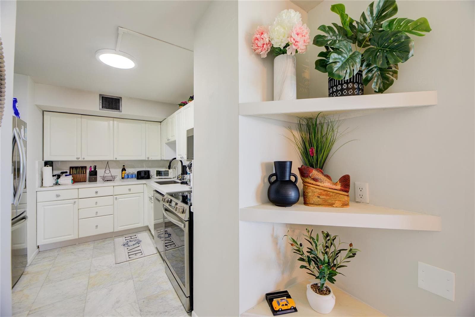 1 Las Olas Circle 1117 photo 11