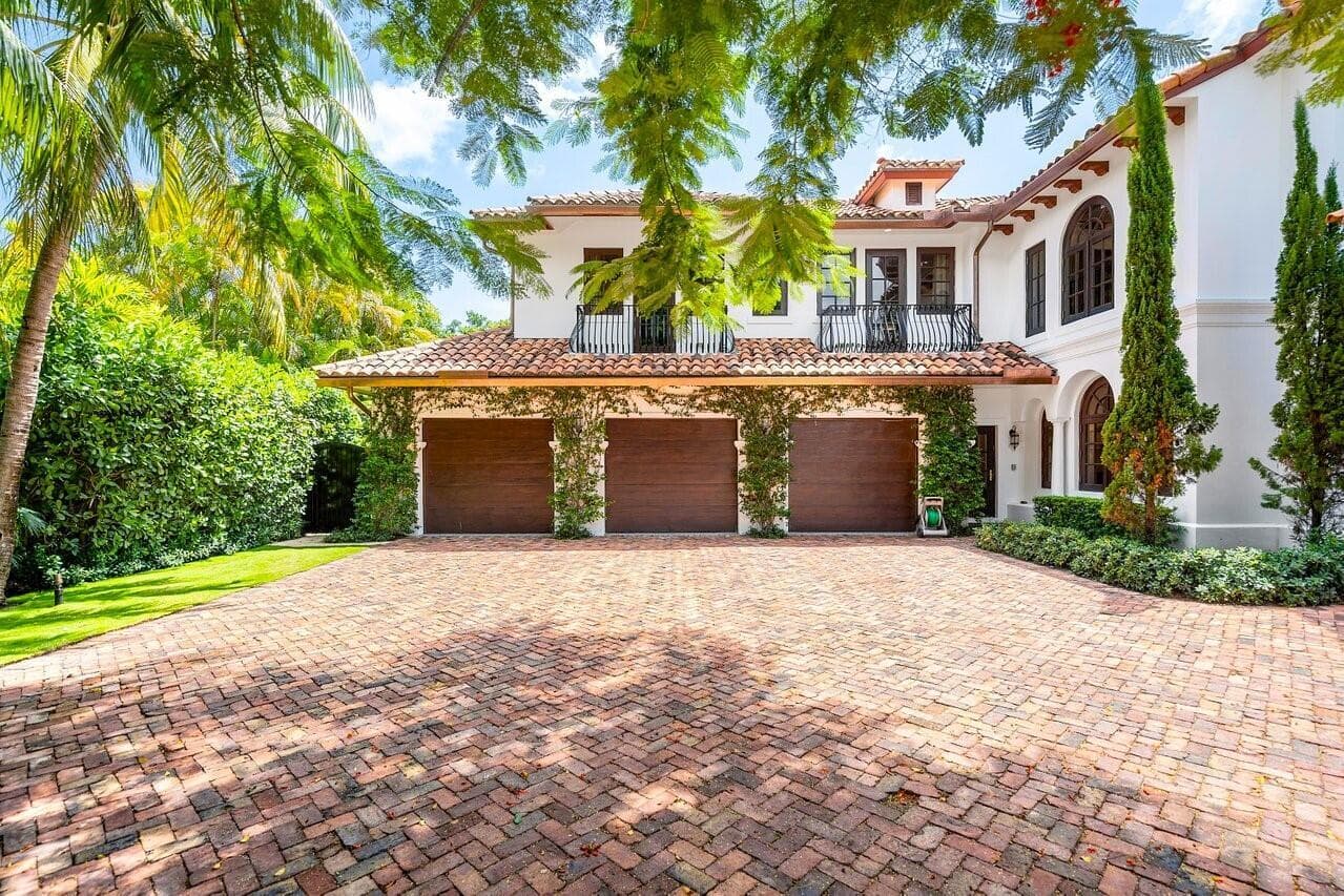 350 E Ocean Avenue photo 2