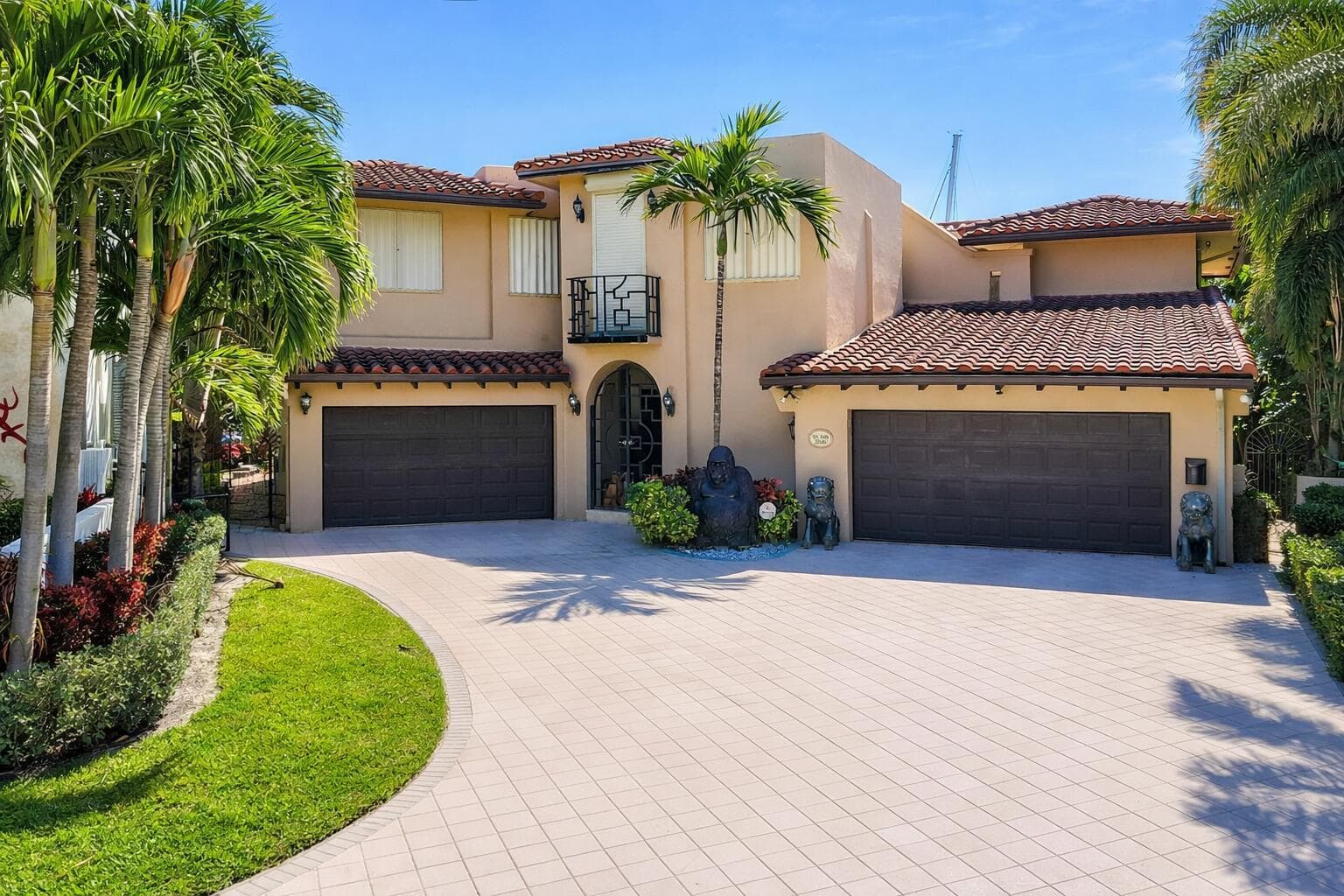 2850 NE 44th Street photo 1