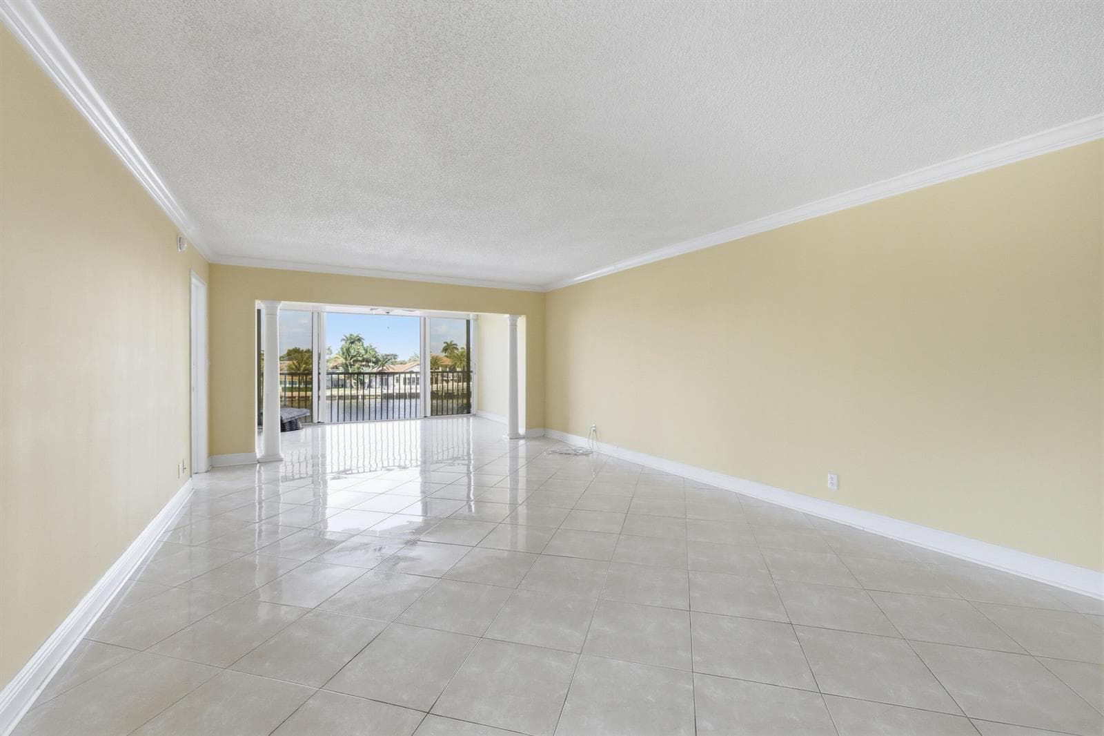 615 N Riverside Drive 301 photo 6