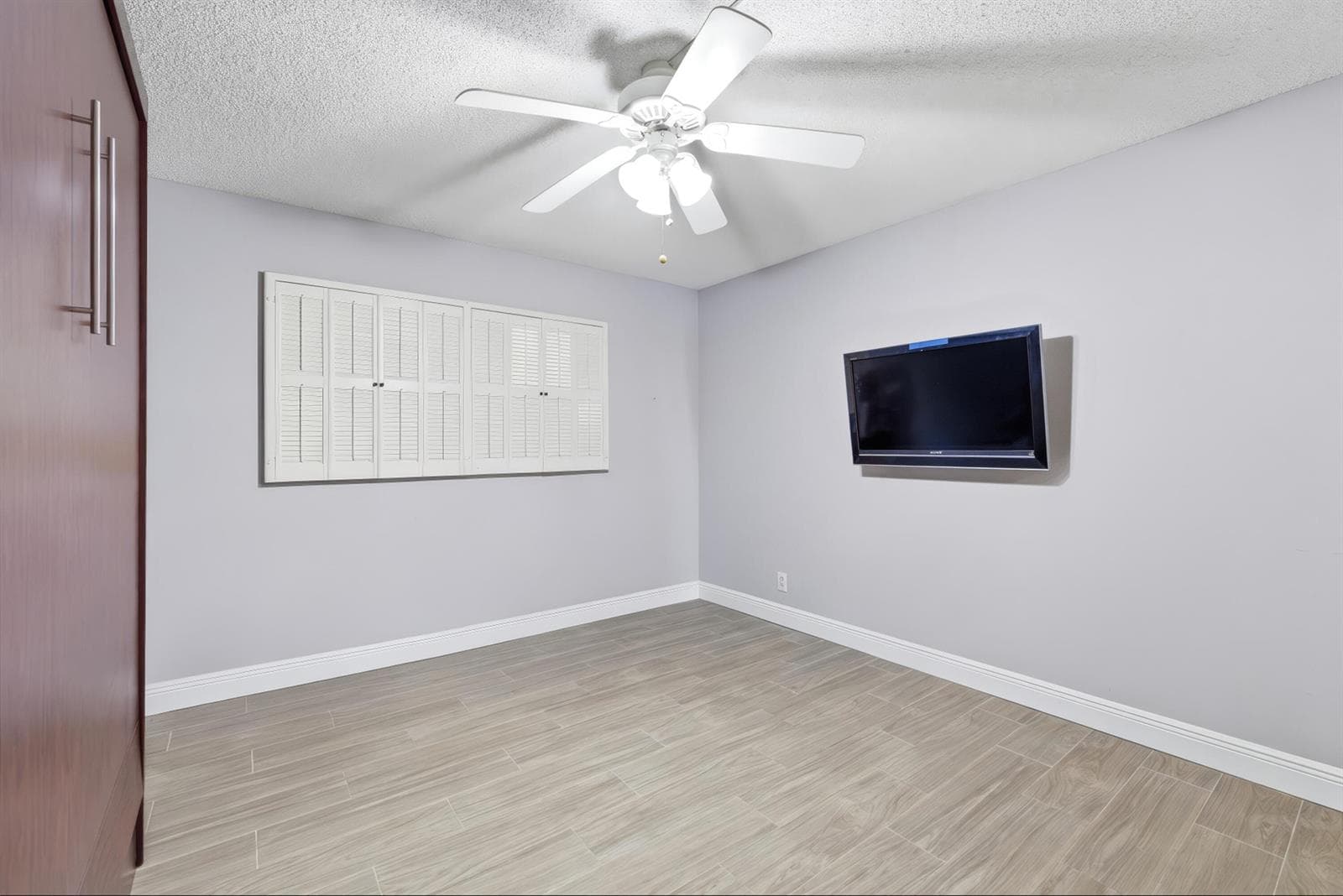 615 N Riverside Drive 301 photo 13