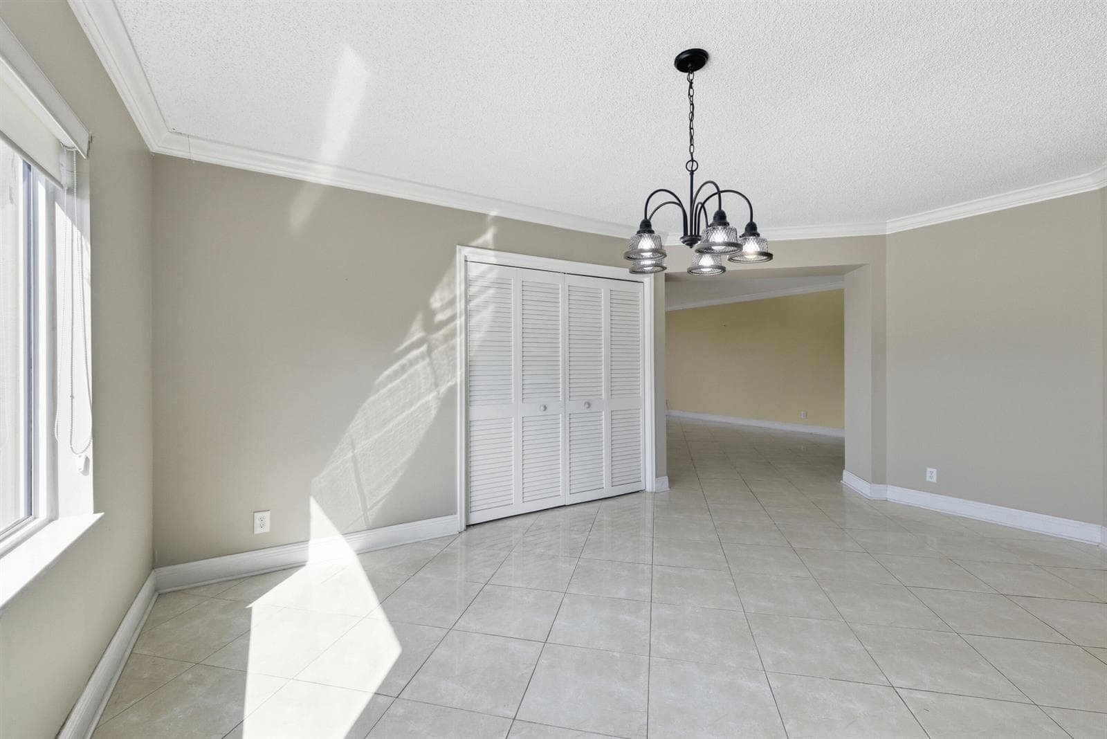 615 N Riverside Drive 301 photo 16