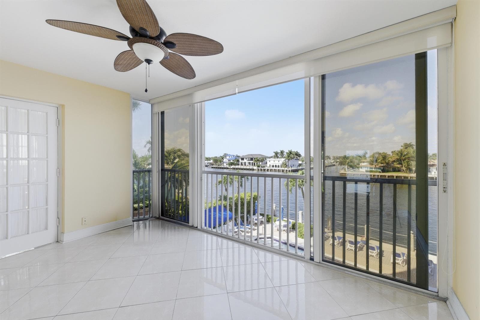 615 N Riverside Drive 301 photo 3