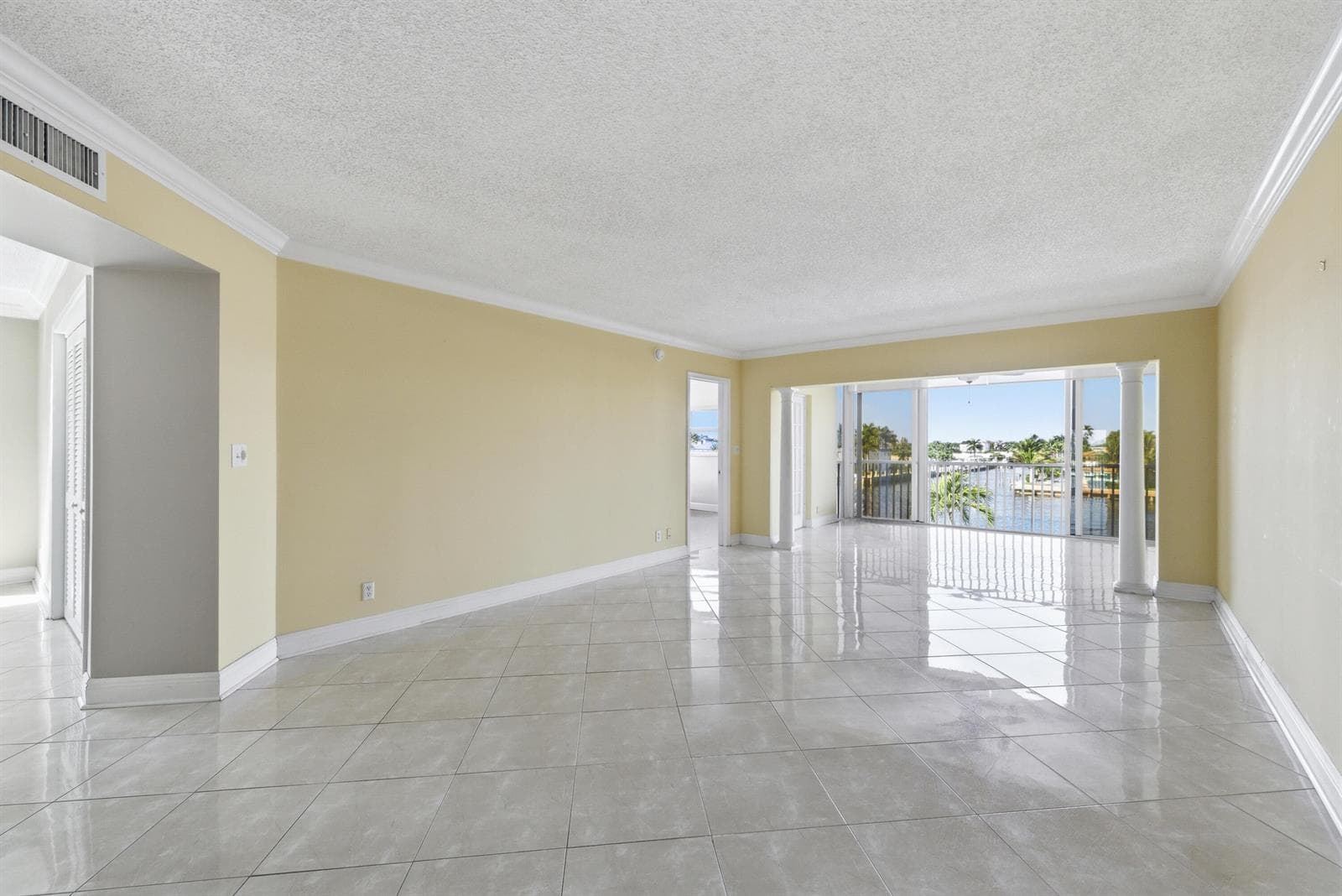 615 N Riverside Drive 301 photo 5