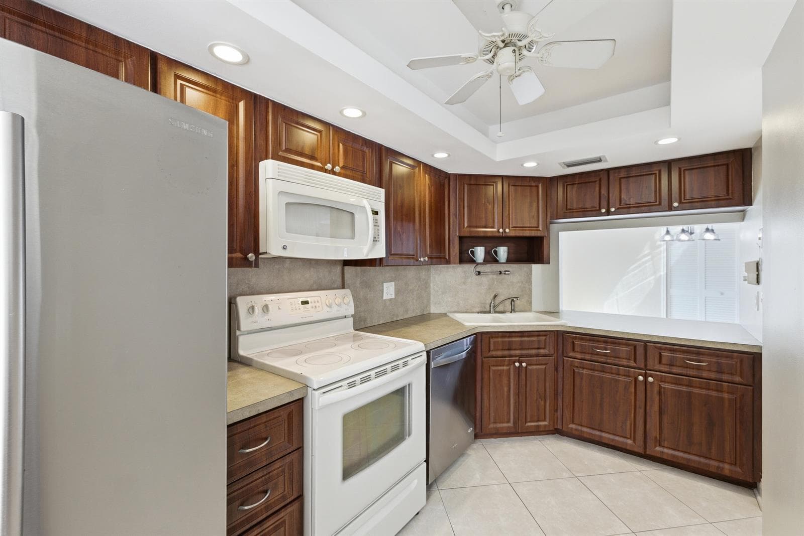 615 N Riverside Drive 301 photo 20