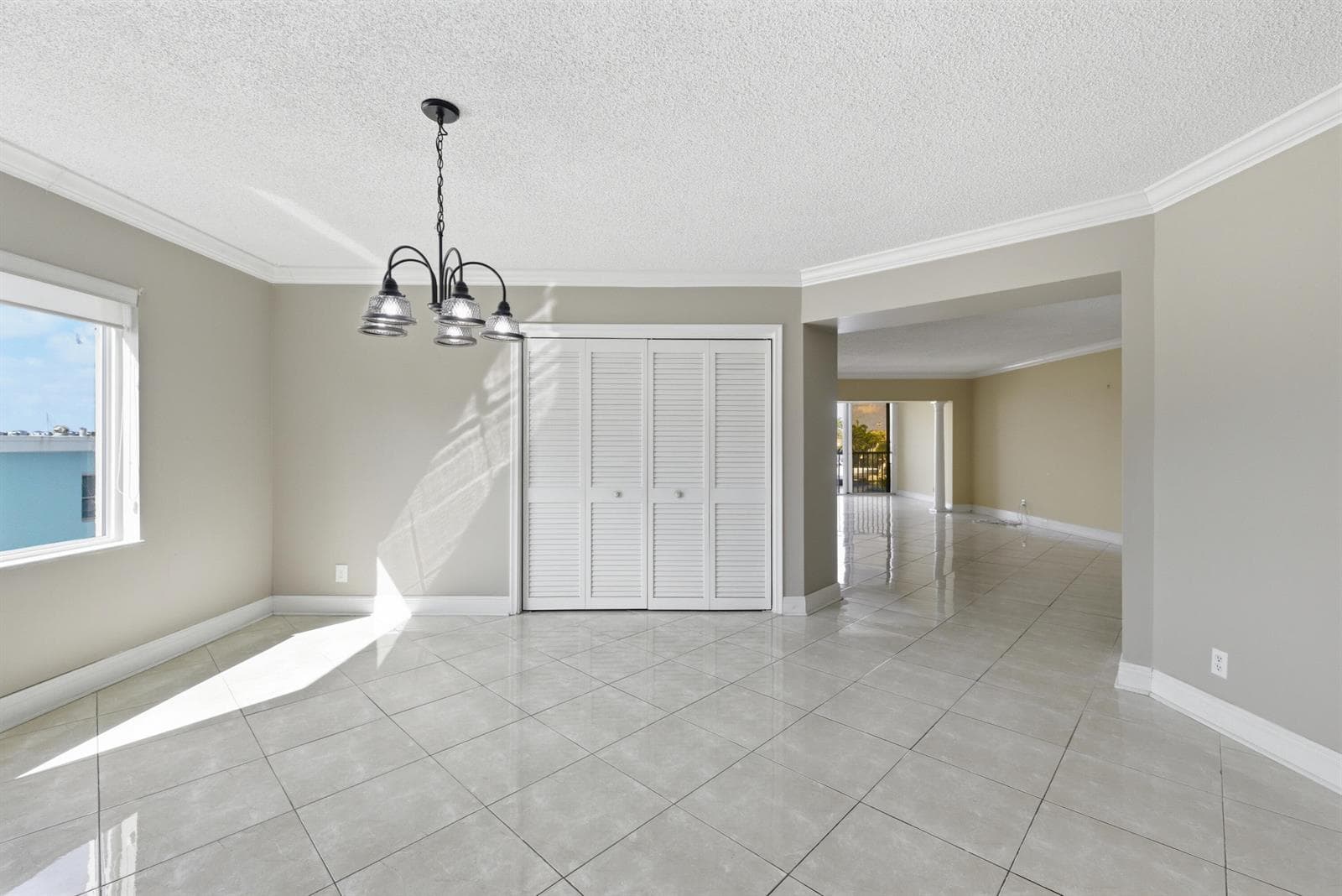 615 N Riverside Drive 301 photo 15