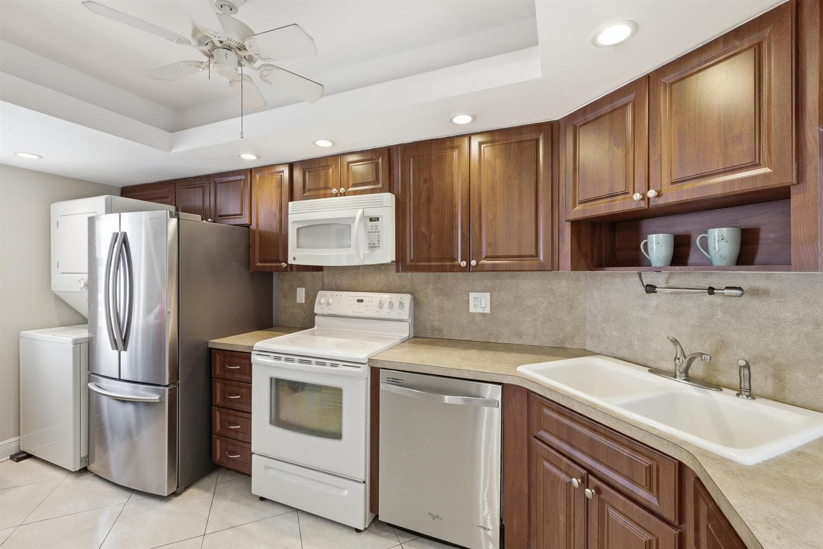 615 N Riverside Drive 301 photo 19