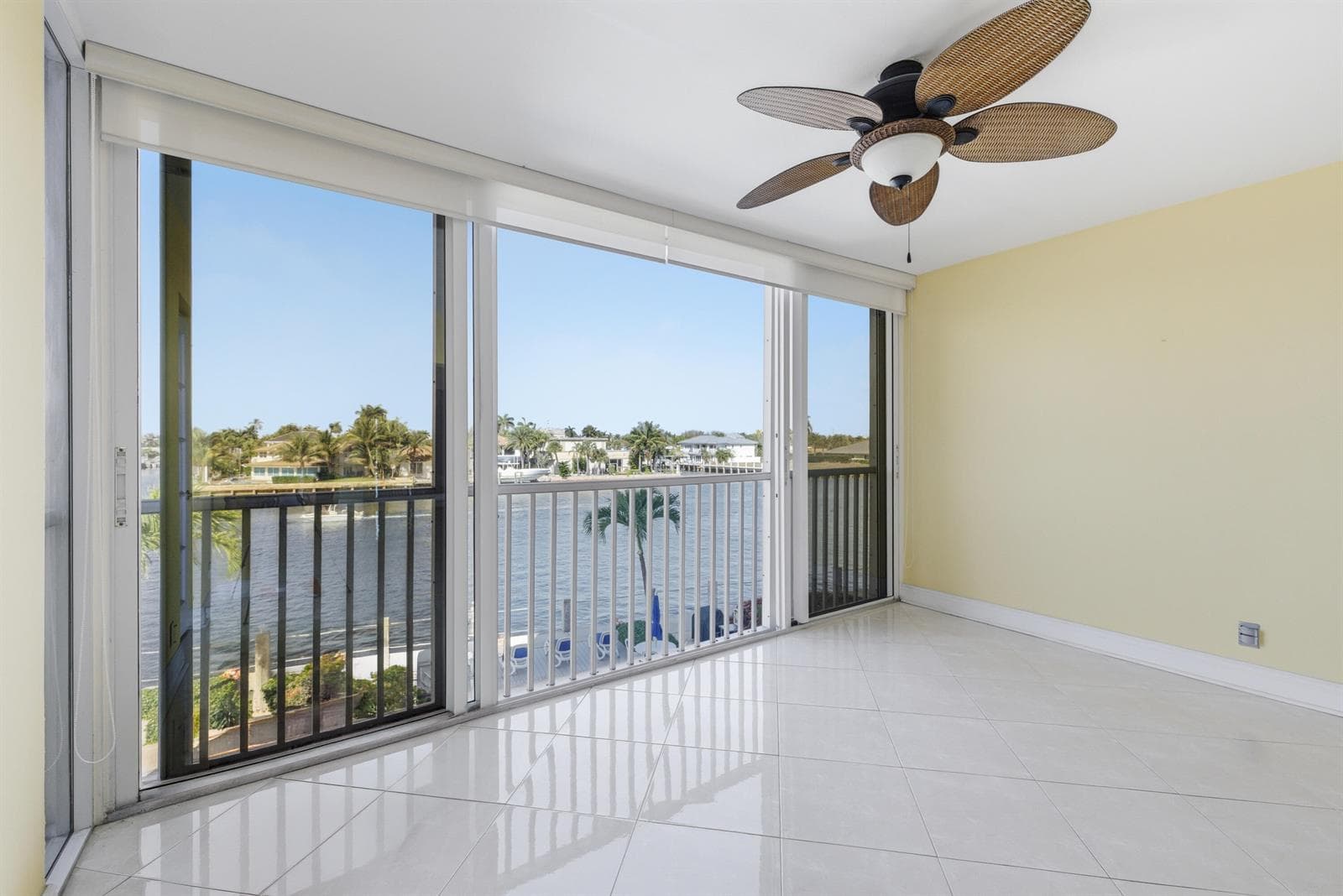 615 N Riverside Drive 301 photo 4