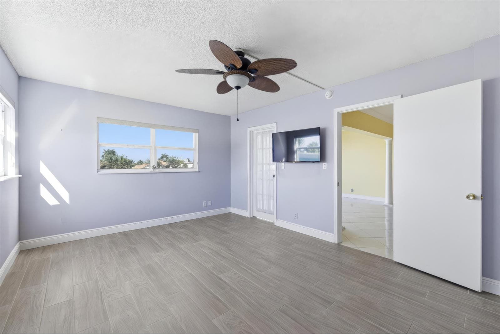 615 N Riverside Drive 301 photo 8