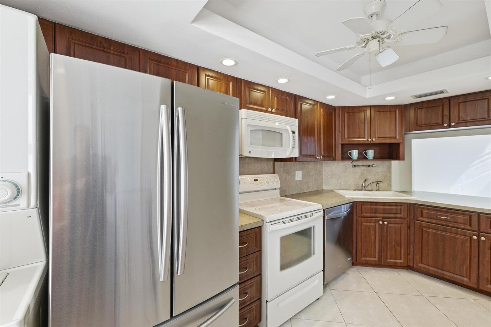 615 N Riverside Drive 301 photo 21