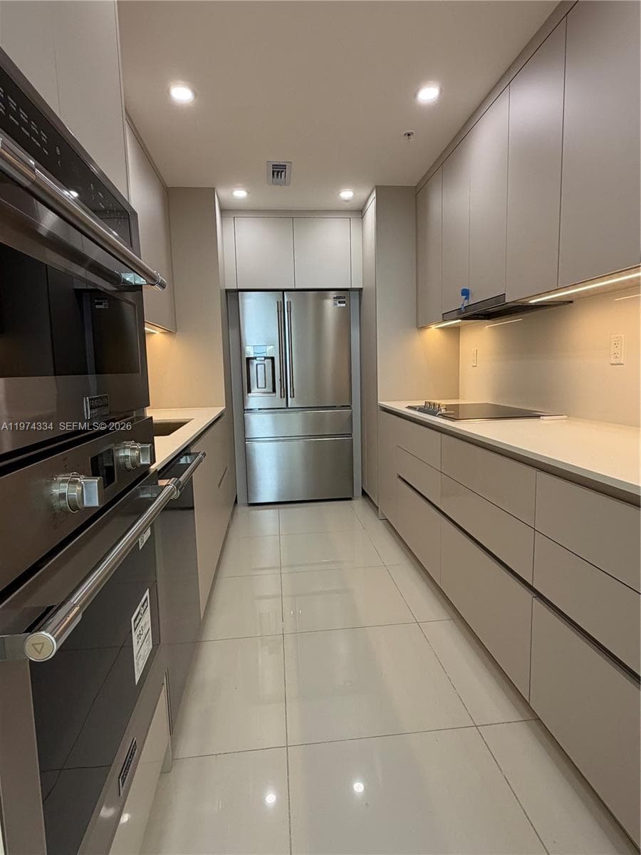 3001 S Ocean Dr 511 photo 2