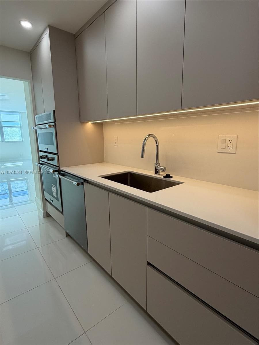 3001 S Ocean Dr 511 photo 5