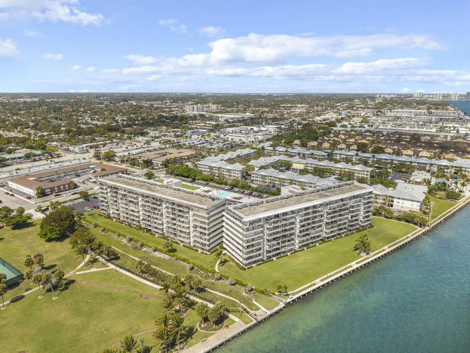 801 Lake Shore Drive 607 photo 23