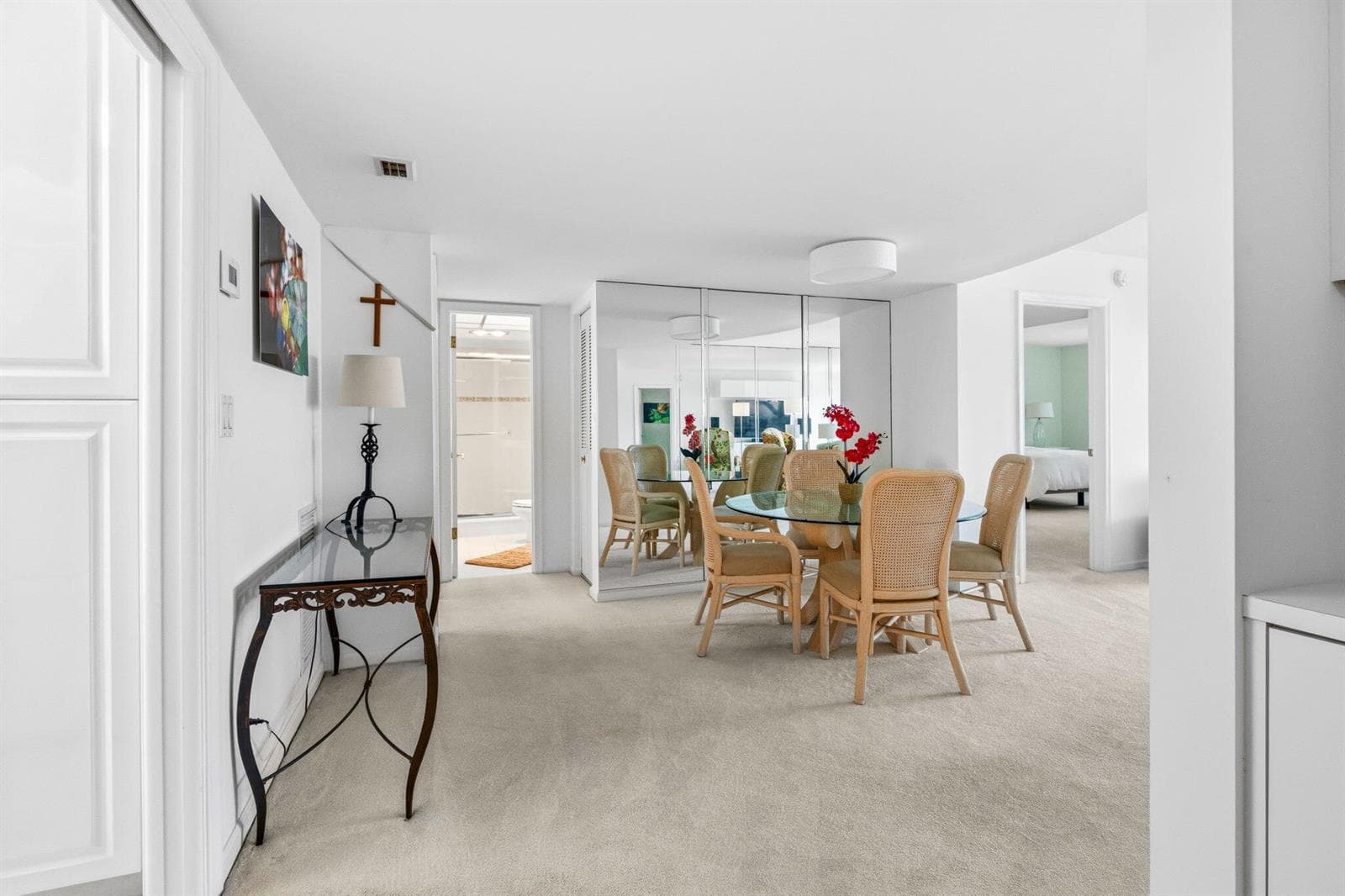 801 Lake Shore Drive 607 photo 2