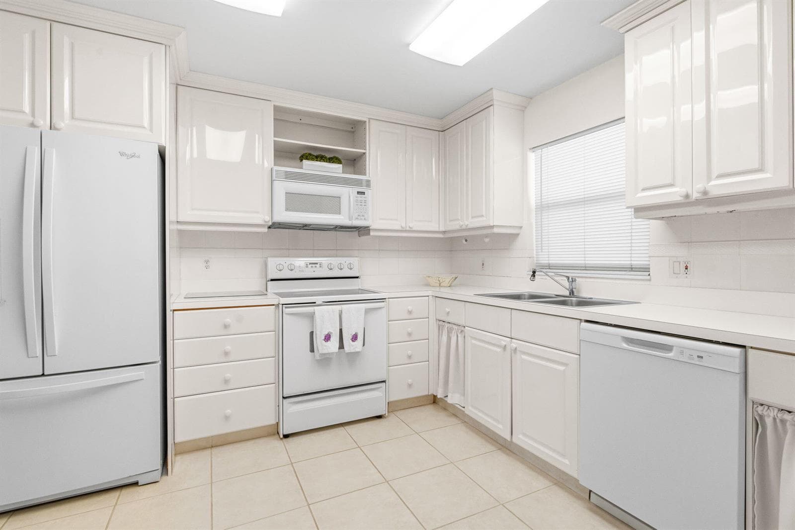 801 Lake Shore Drive 607 photo 16