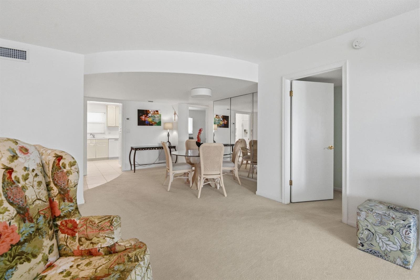 801 Lake Shore Drive 607 photo 9