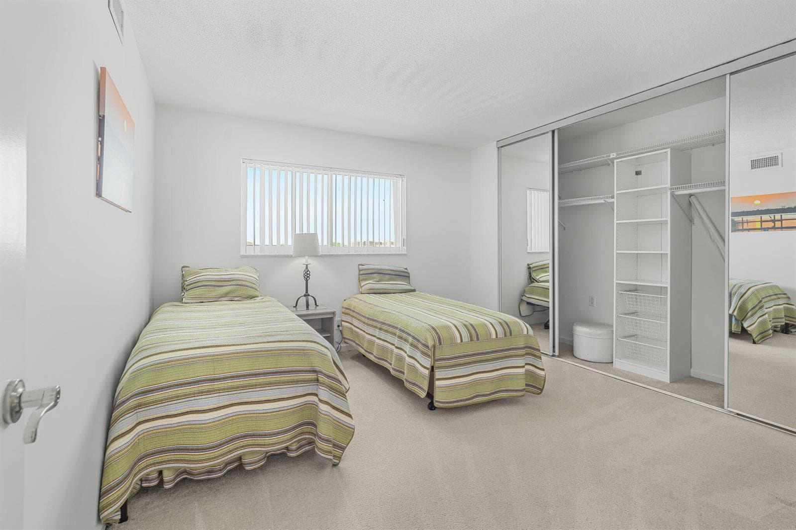 801 Lake Shore Drive 607 photo 18