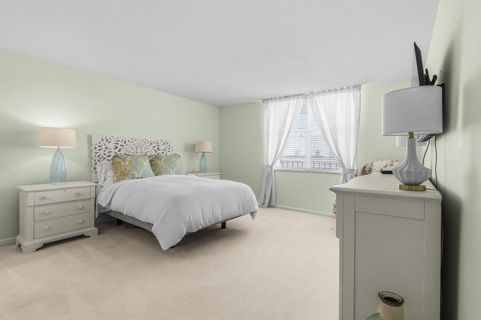 801 Lake Shore Drive 607 photo 11