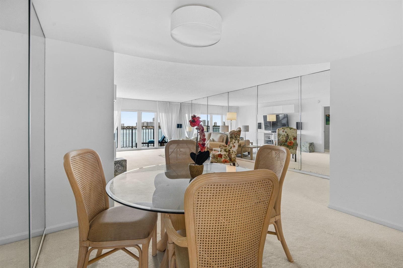 801 Lake Shore Drive 607 photo 4