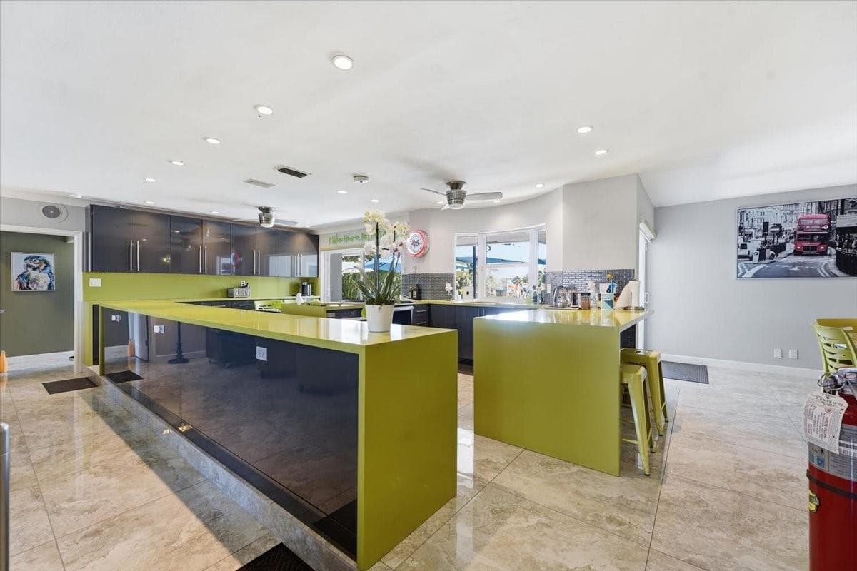 2830 NE 55th Street photo 9