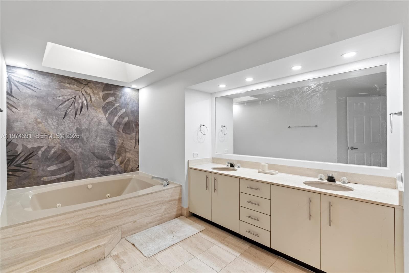 20191 Country Club Dr 407 photo 23