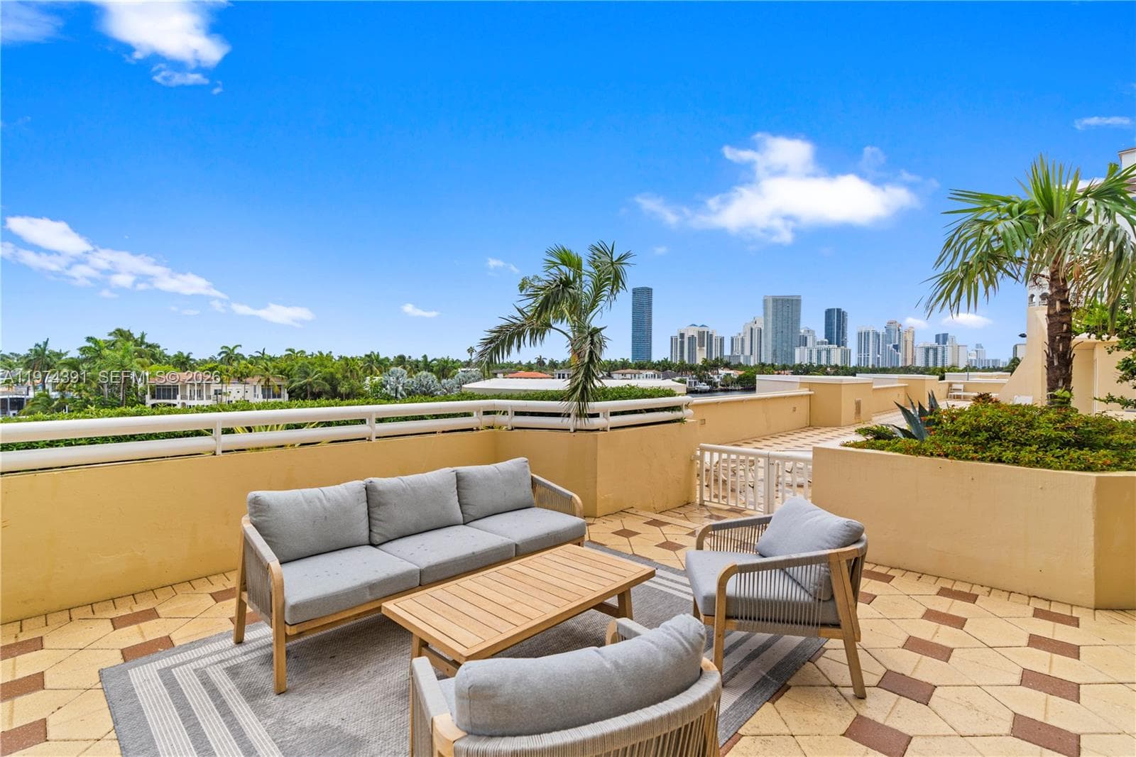 20191 Country Club Dr 407 photo 2