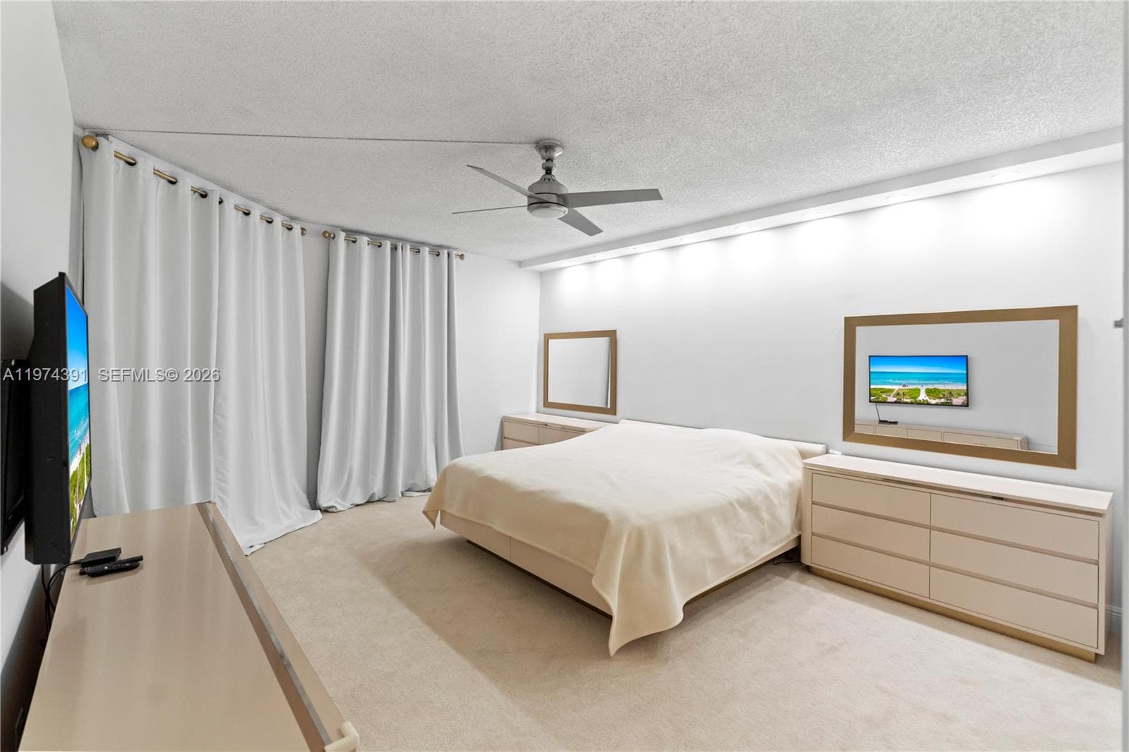20191 Country Club Dr 407 photo 17