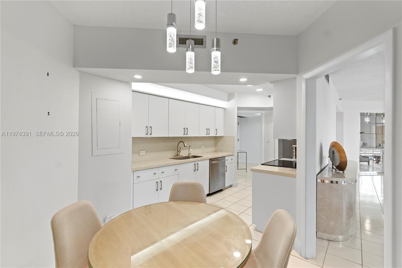 20191 Country Club Dr 407 photo 12