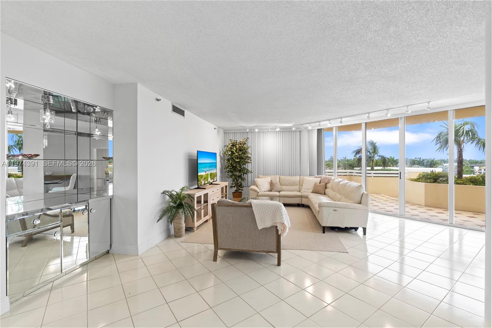20191 Country Club Dr 407 photo 7