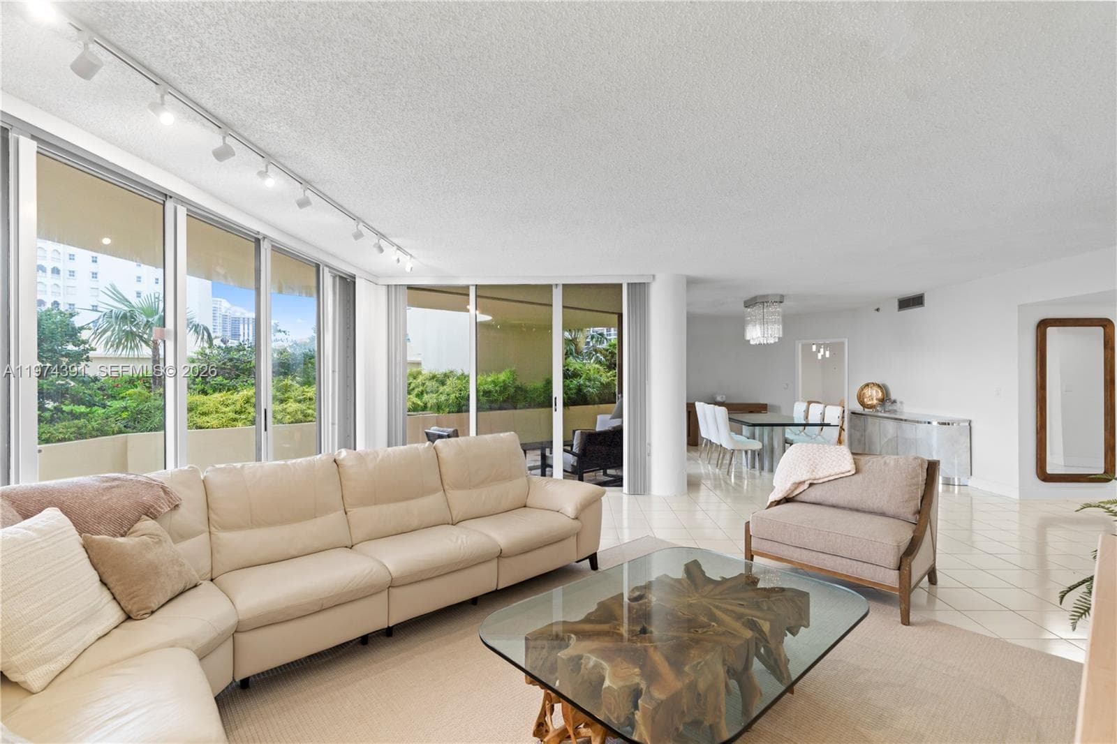 20191 Country Club Dr 407 photo 3