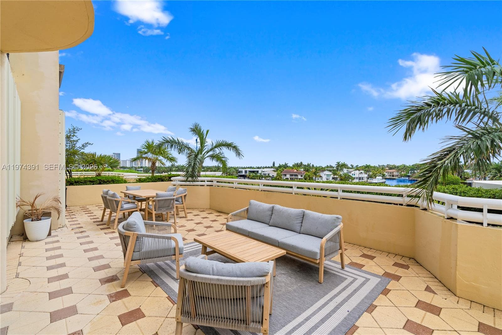 20191 Country Club Dr 407 photo 1