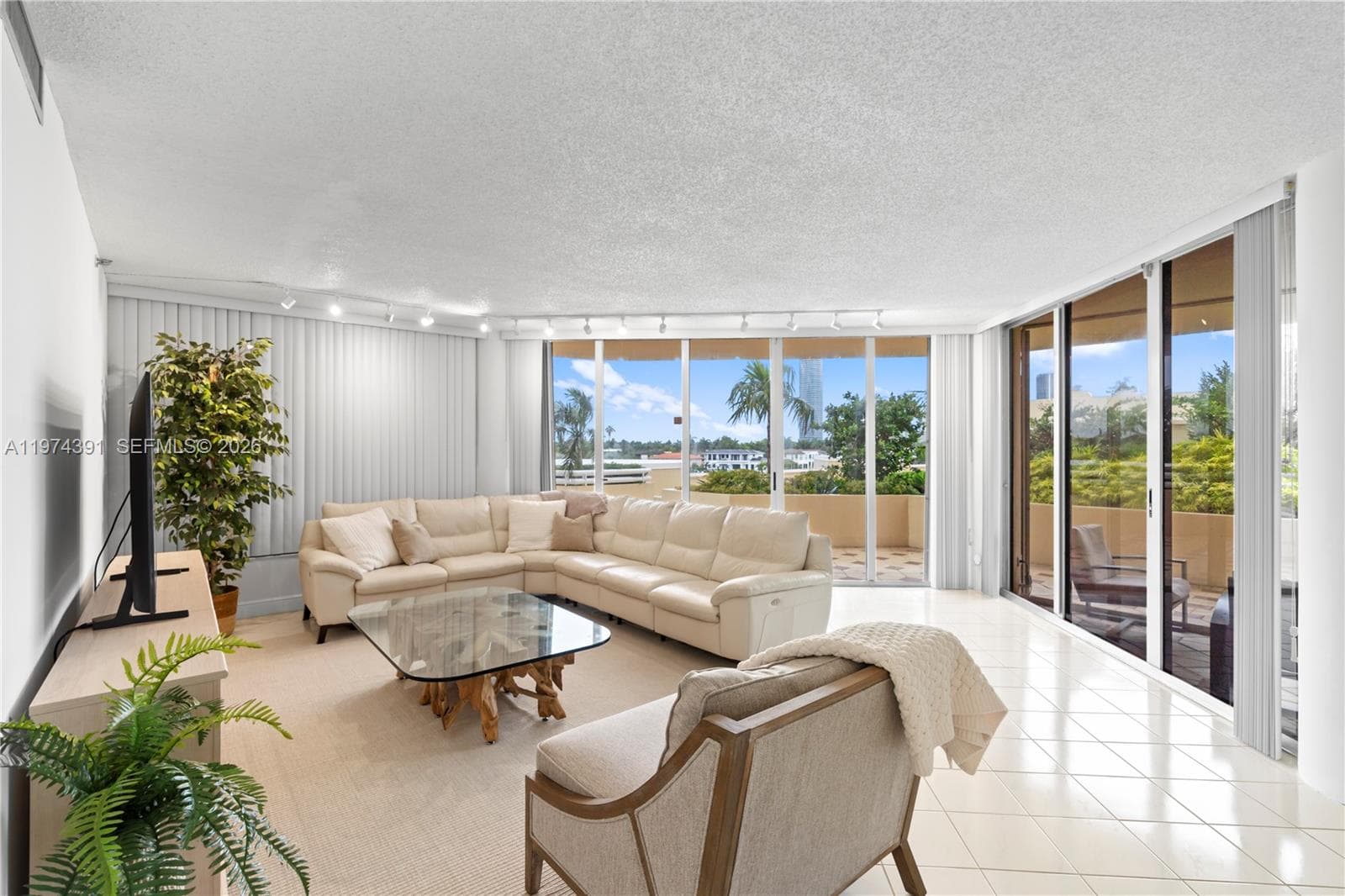 20191 Country Club Dr 407 photo 5
