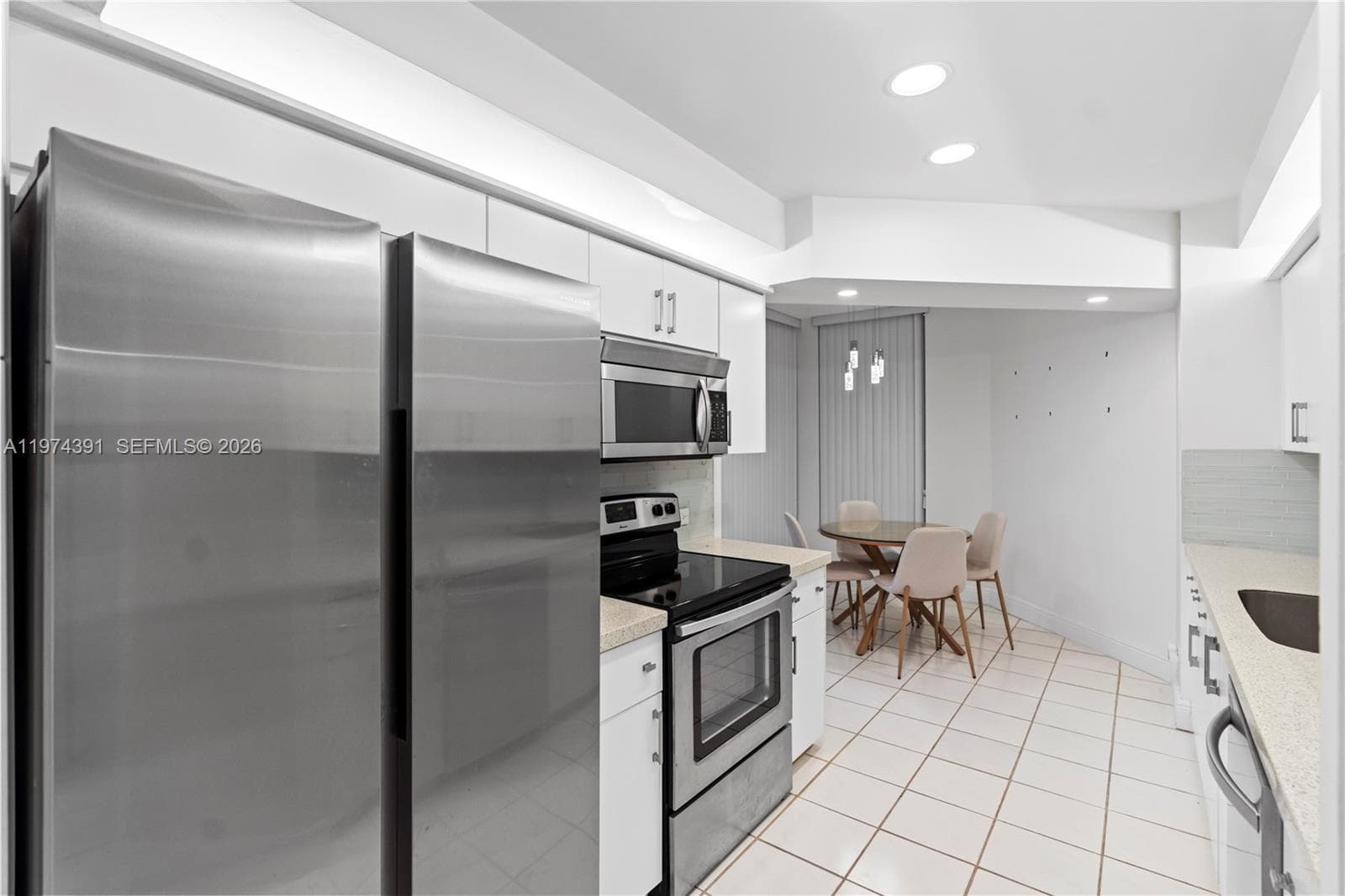 20191 Country Club Dr 407 photo 9