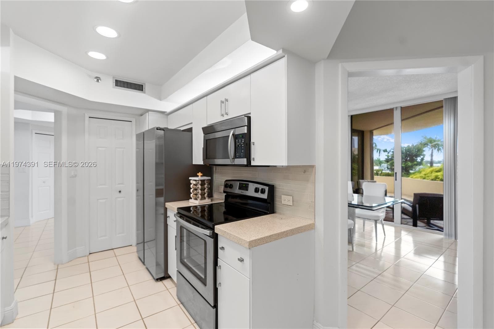 20191 Country Club Dr 407 photo 14