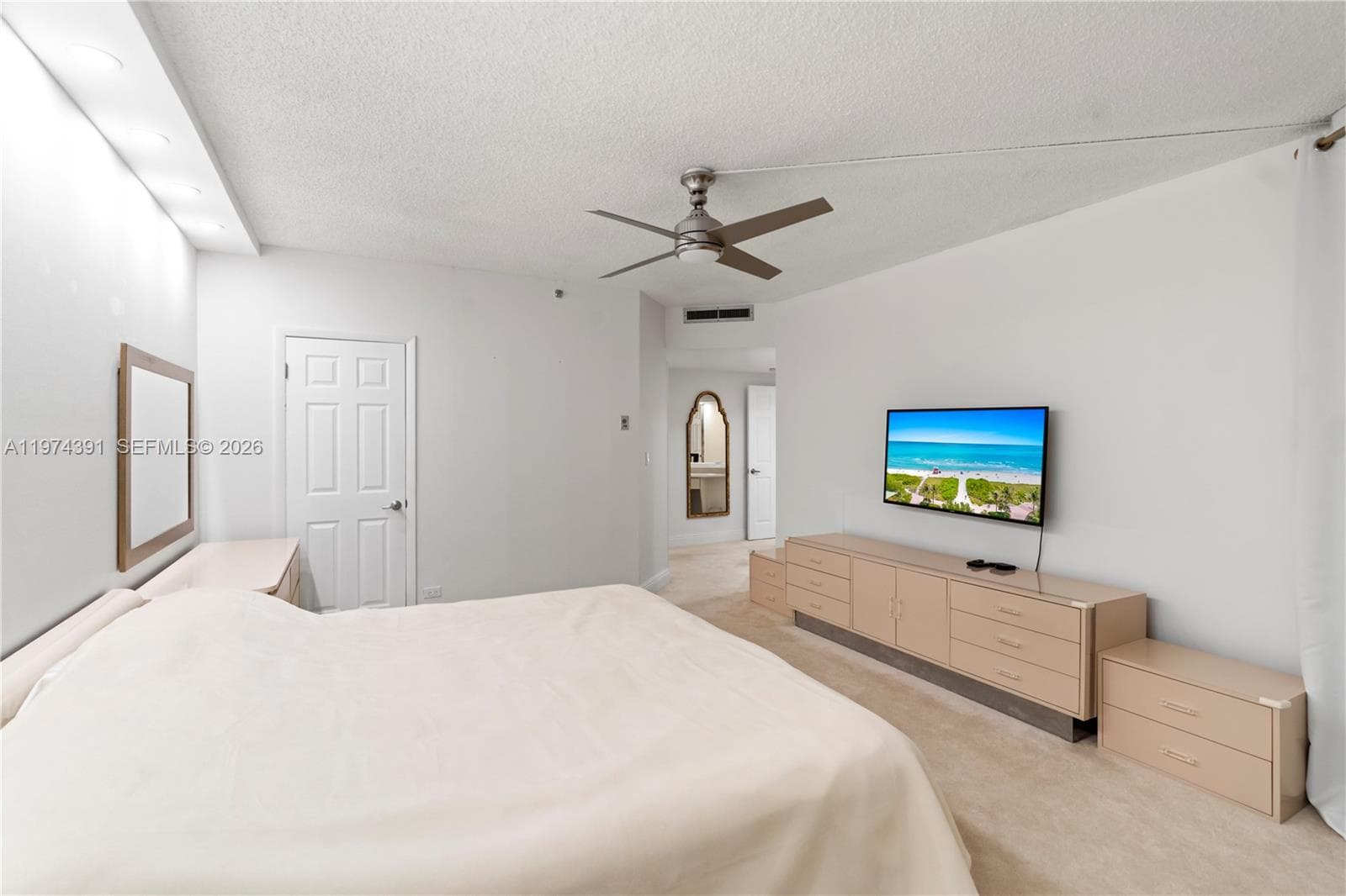 20191 Country Club Dr 407 photo 18