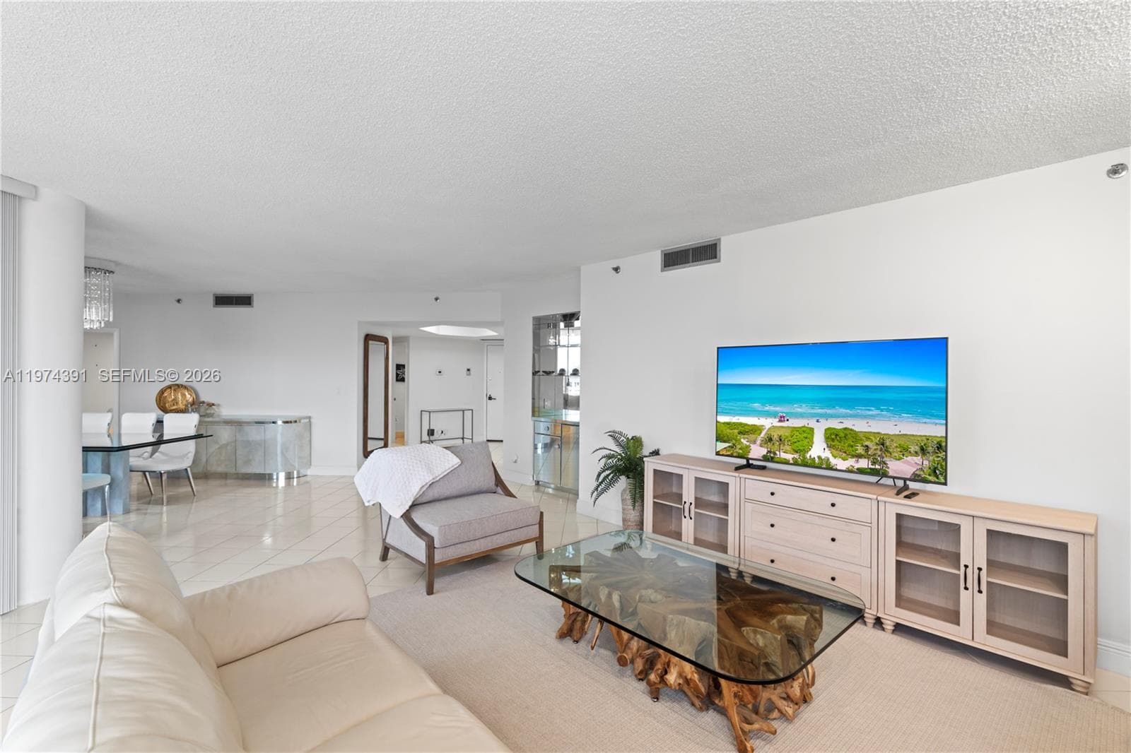 20191 Country Club Dr 407 photo 4