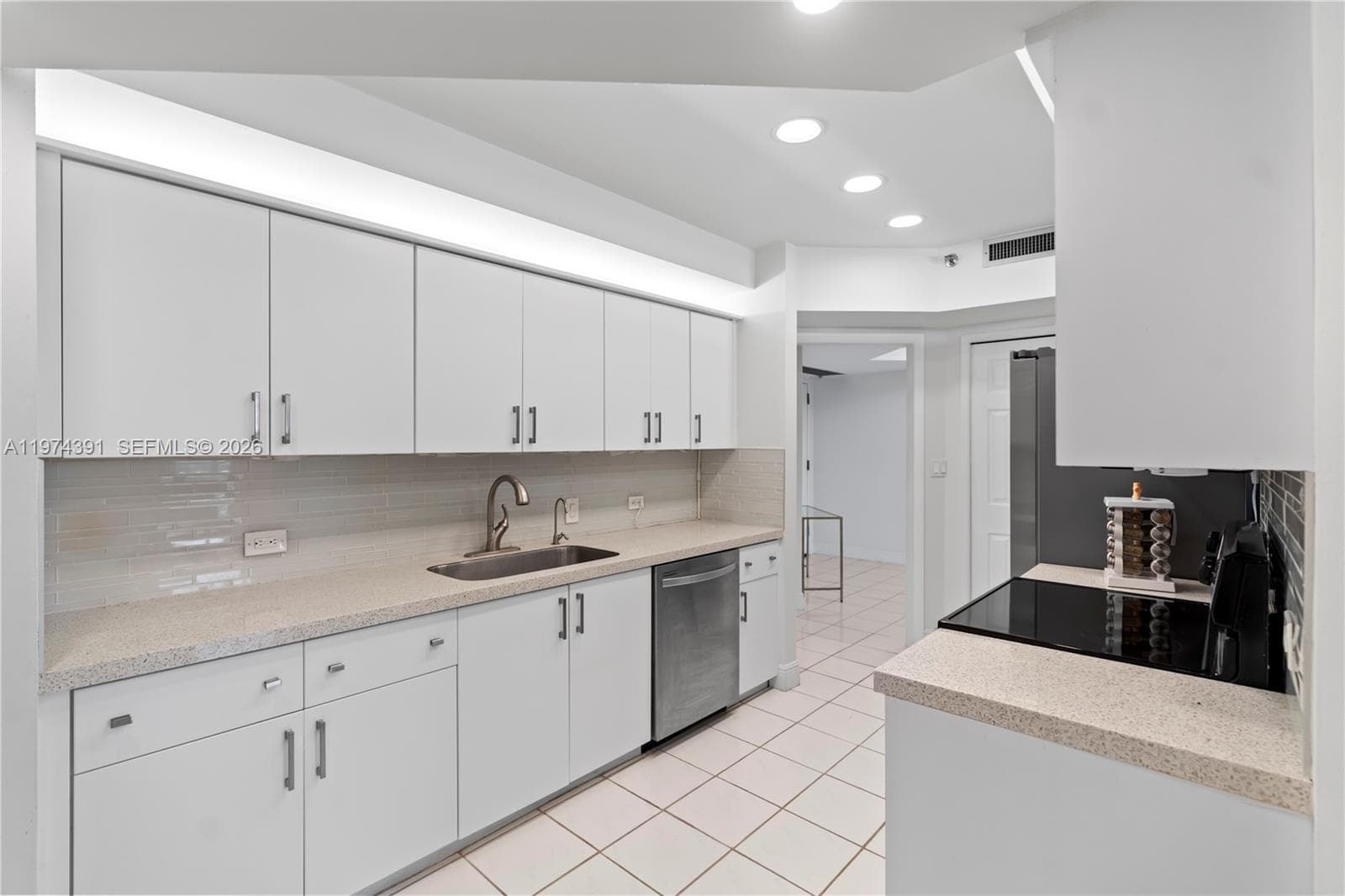 20191 Country Club Dr 407 photo 8