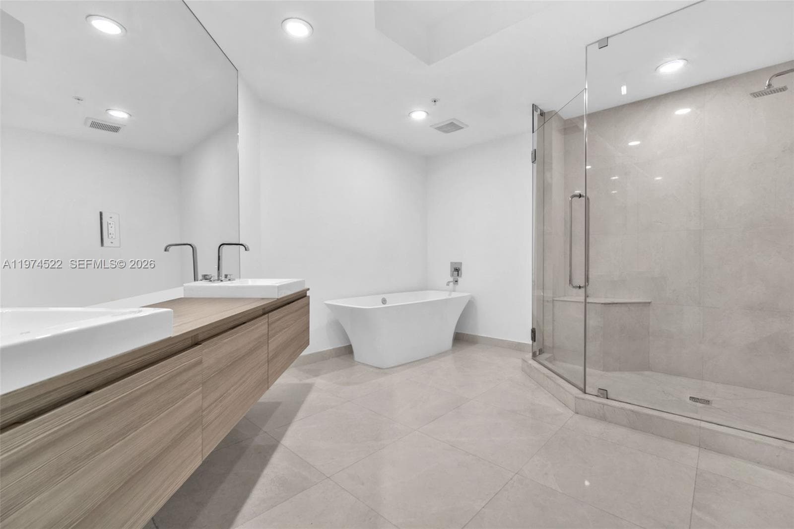 17111 Biscayne Blvd 411 photo 25